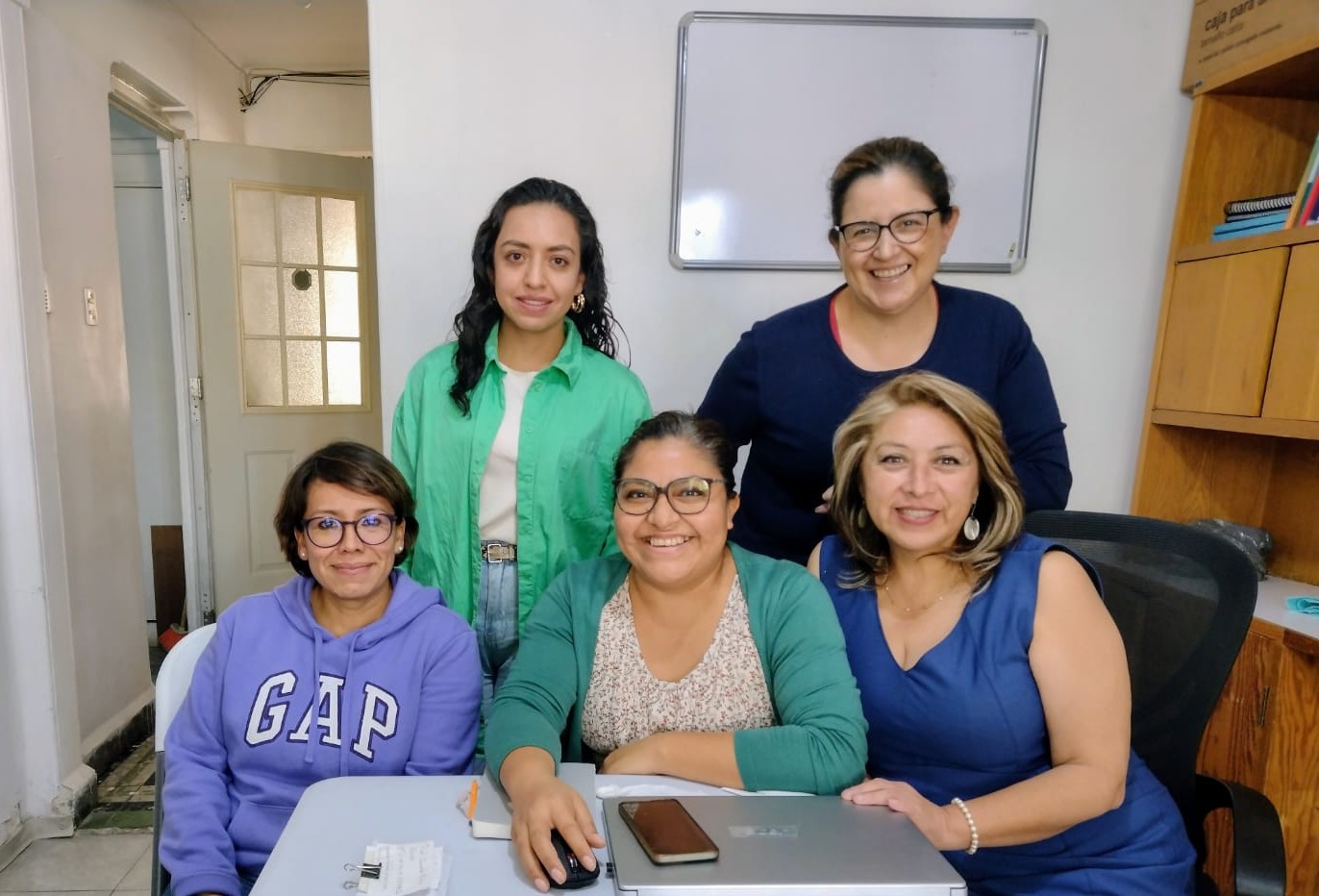 De izquierda a derecha, en la primera fila se encuentran María Fernandad, Martha, en la segunda fila Estela, Hortensia y María Cruz